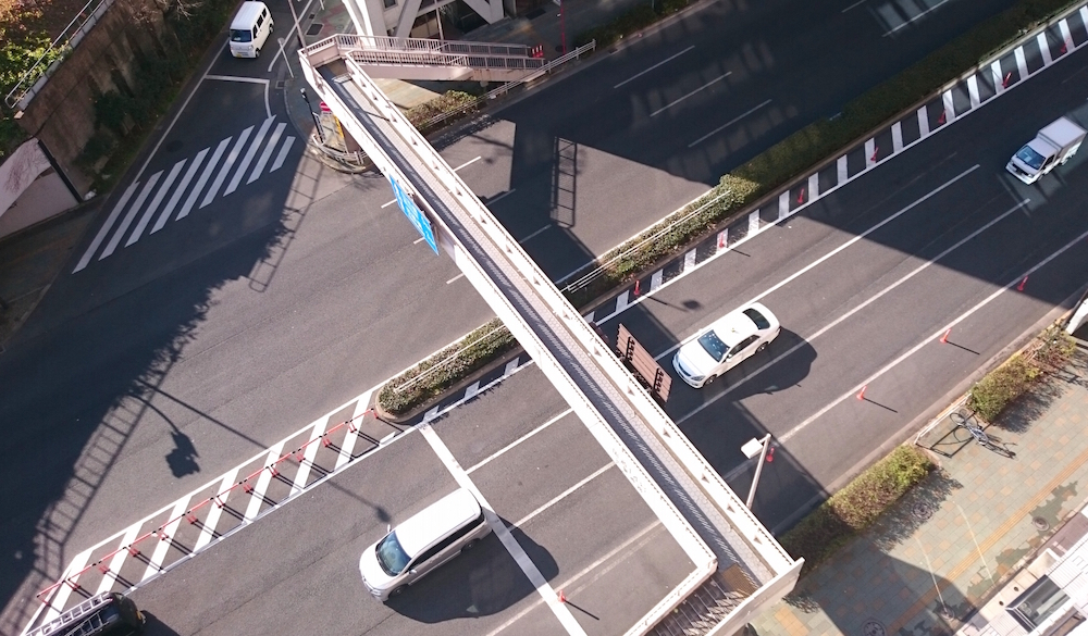 一般道の案内はなぜ青と白？